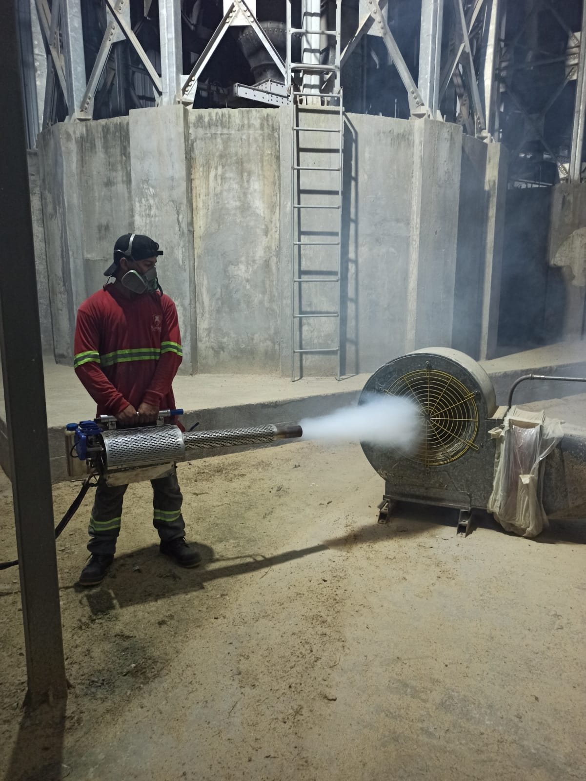 Fumigación industrial con niebla técnica